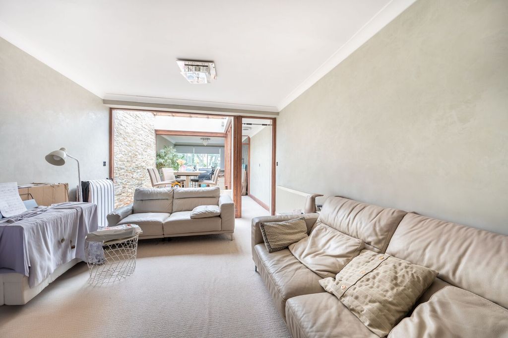 Property photo 1 of 6