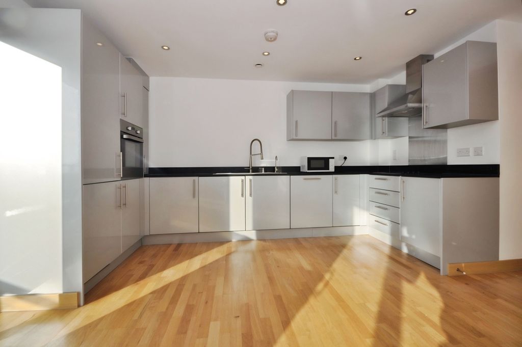 Property photo 3 of 13 Ded1c187-High 203