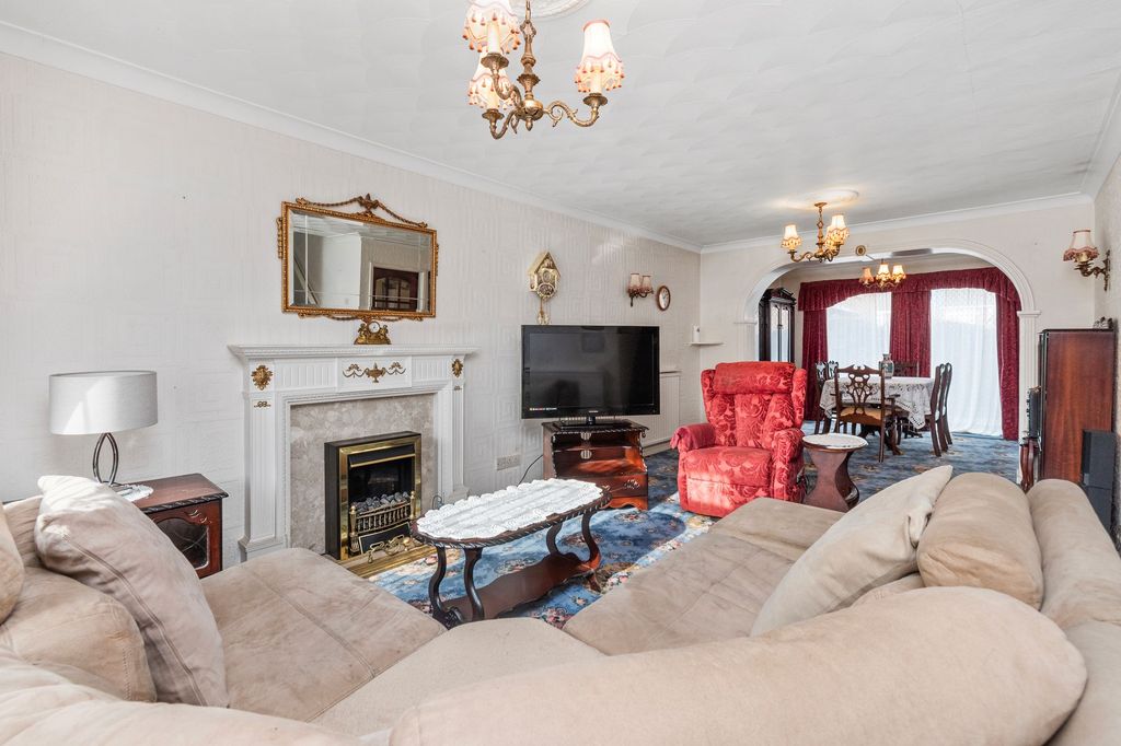 Property photo 2 of 21