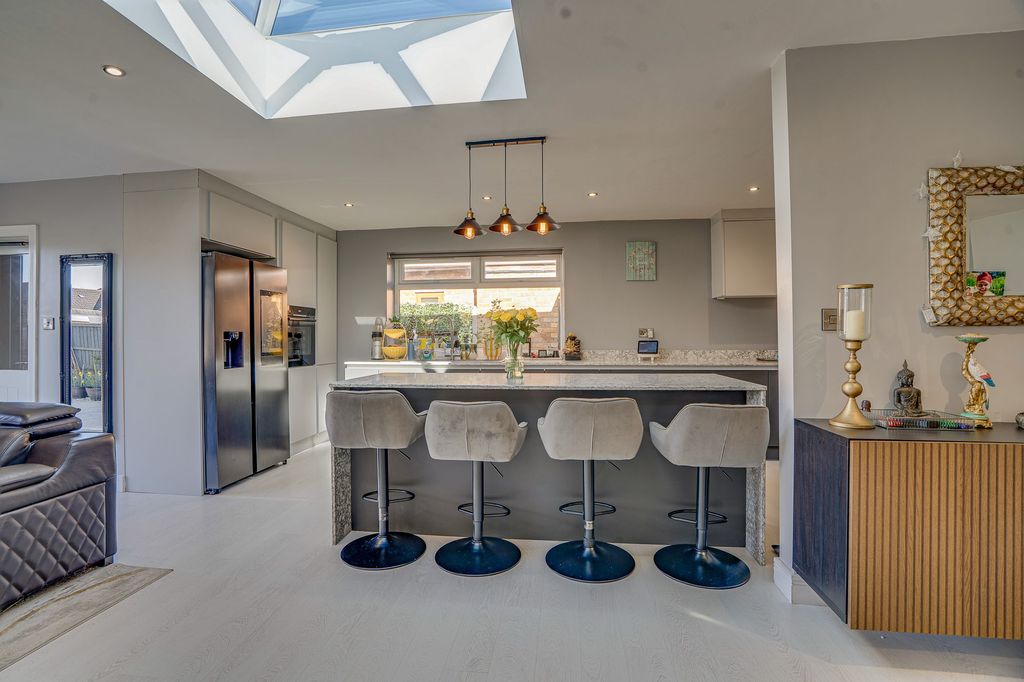 Property photo 2 of 23