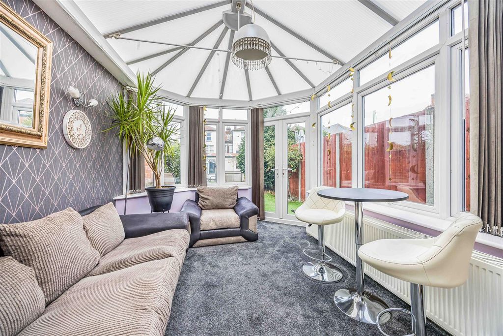Property photo 2 of 13 17A Pitcroft Road, Hilsea-Small-Porticomarketing-N