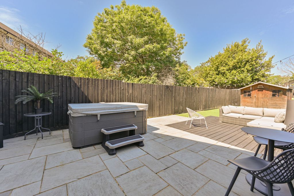 Property photo 2 of 15