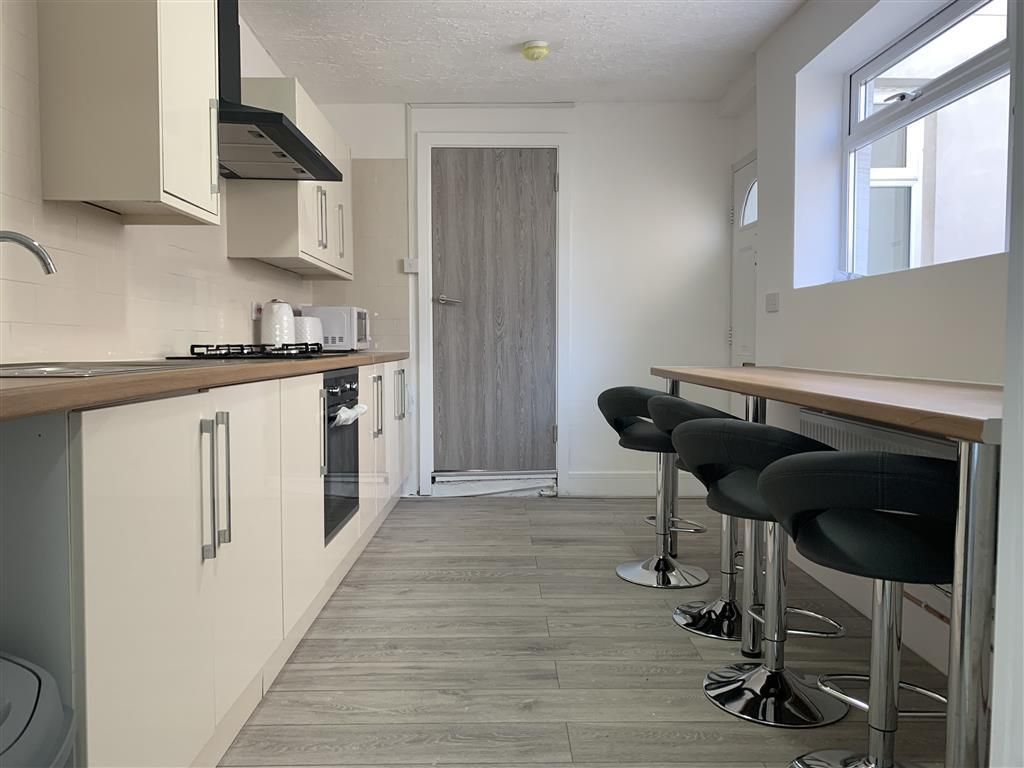 Property photo 2 of 12 Kitchen