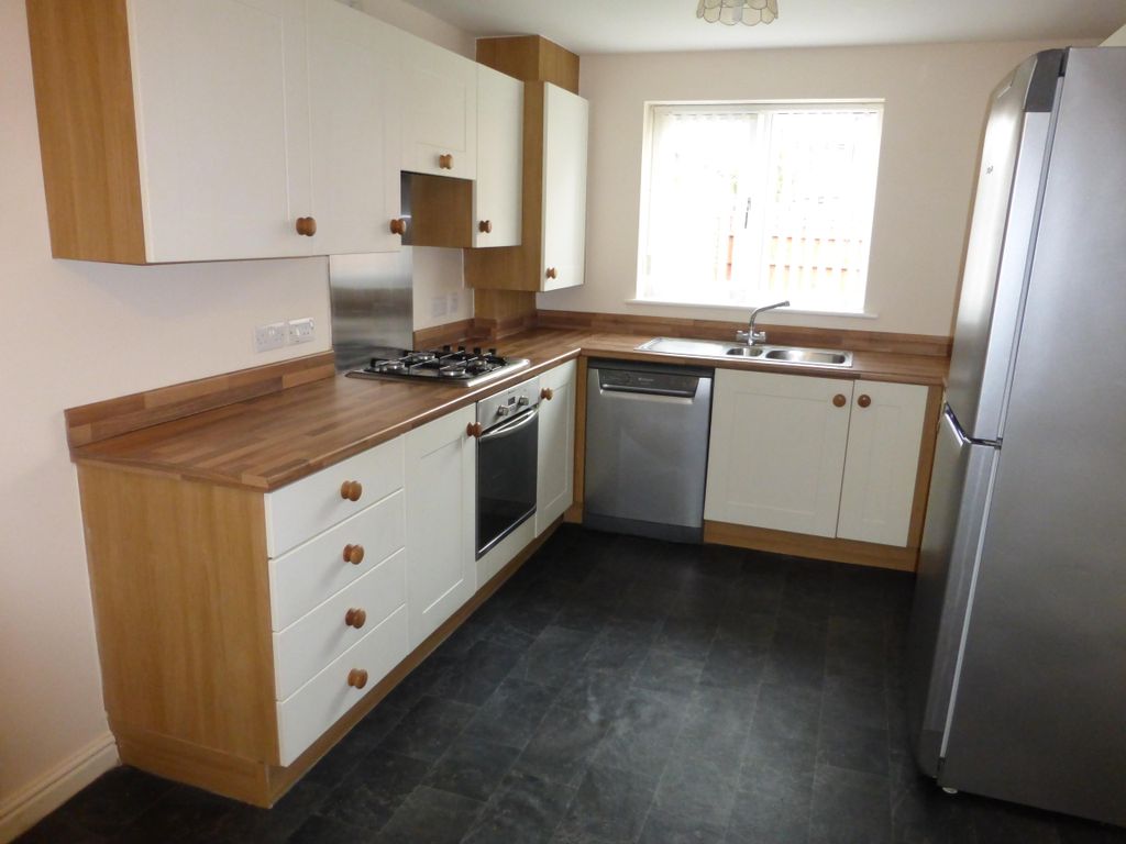 Property photo 2 of 6 Kitchen