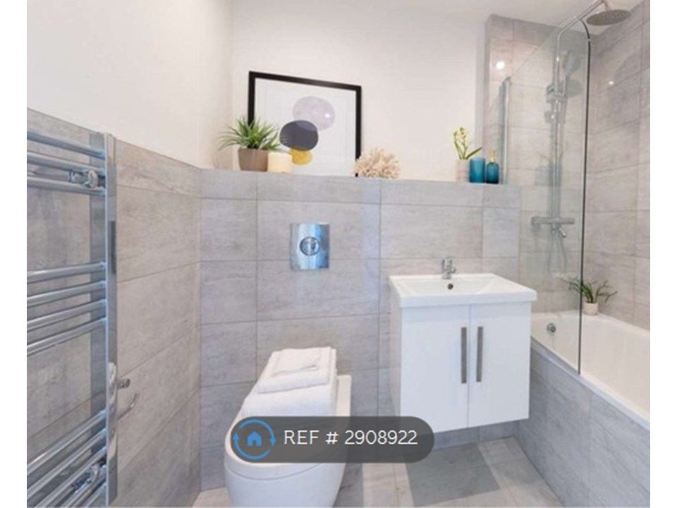 Property photo 2 of 9 Bathroom