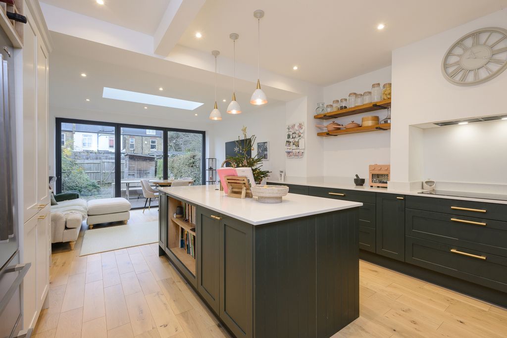 Property photo 3 of 12 Picture No. 02