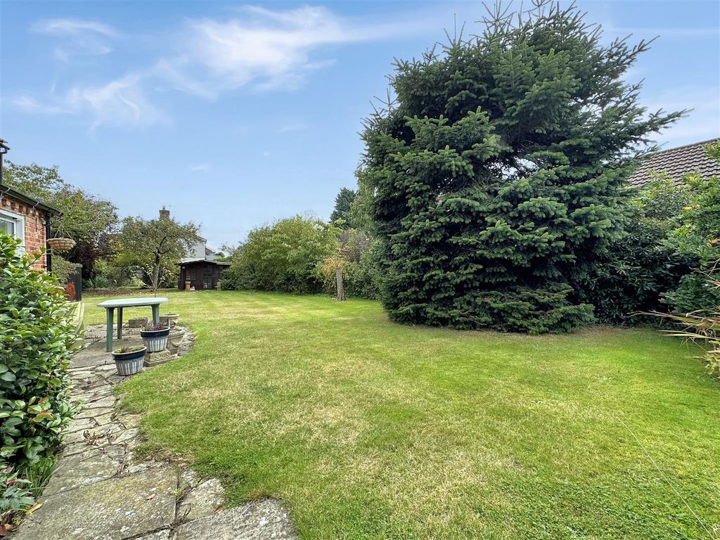 Property photo 3 of 29 Generous Private Garden 148