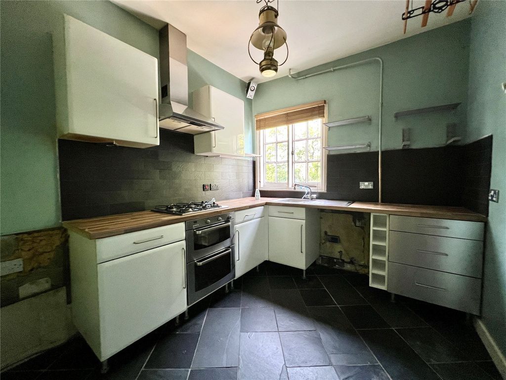 Property photo 3 of 10 Kitchen