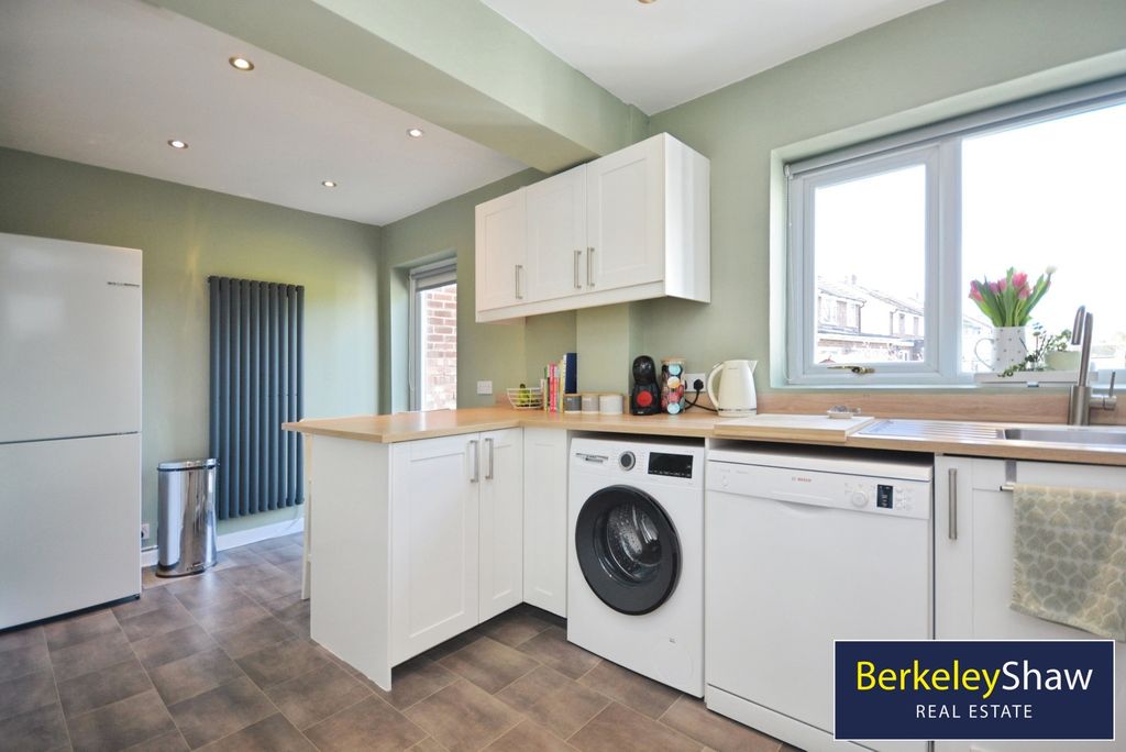 Property photo 3 of 21 Kitchen