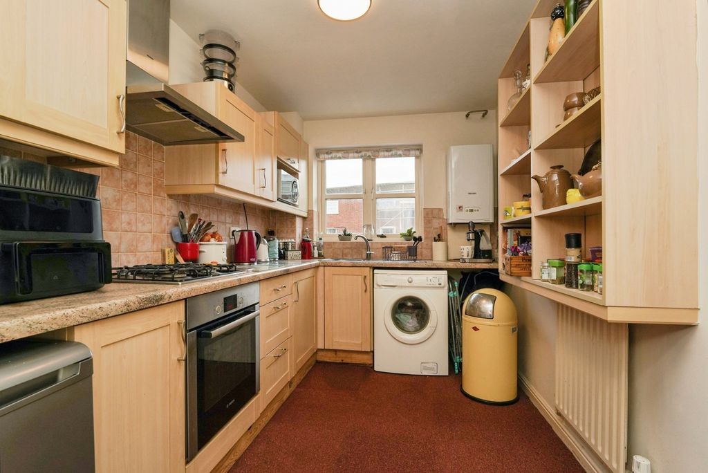 Property photo 2 of 11 Kitchen