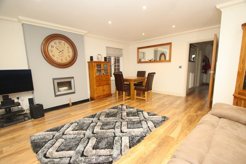 Property photo 2 of 20 Photo 17