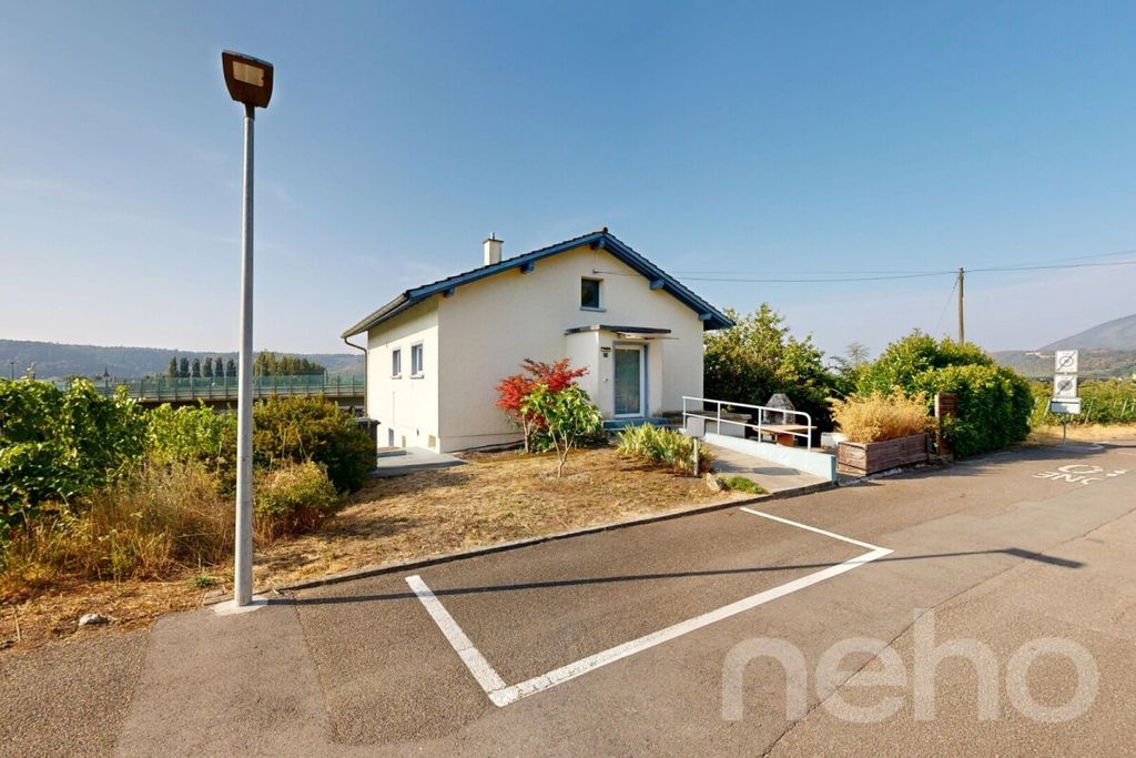 Property photo 2 of 12