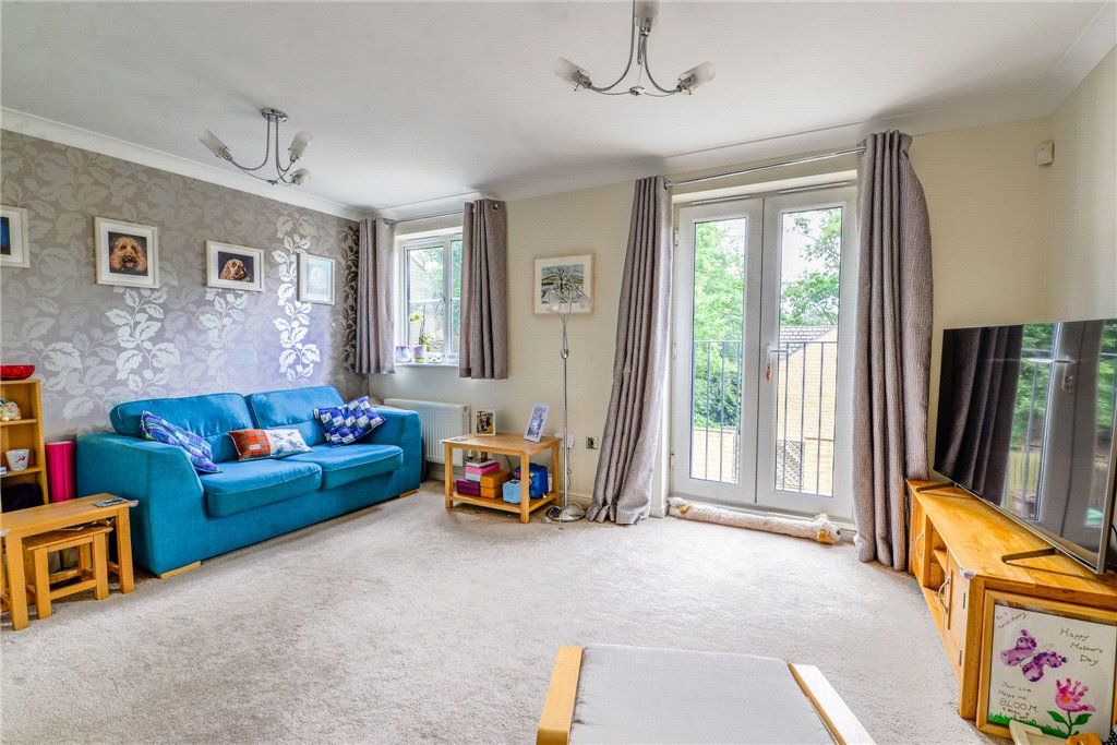 Property photo 2 of 21 Lounge