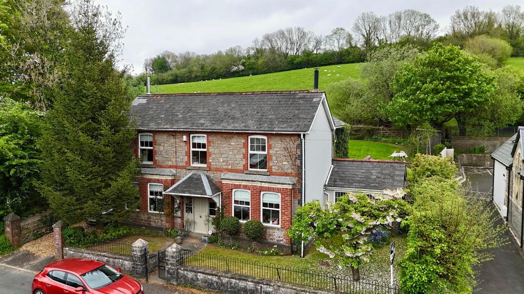 Property photo 1 of 34