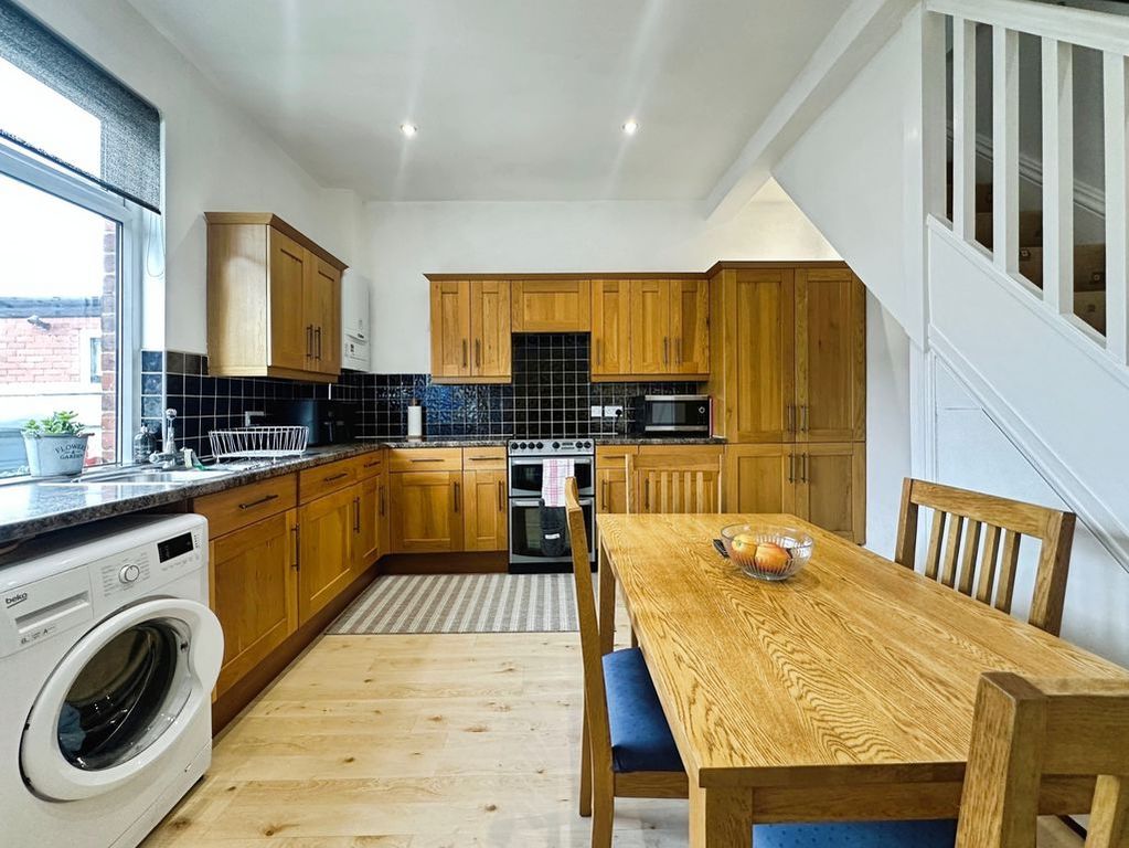 Property photo 3 of 12 Dining Kitchen