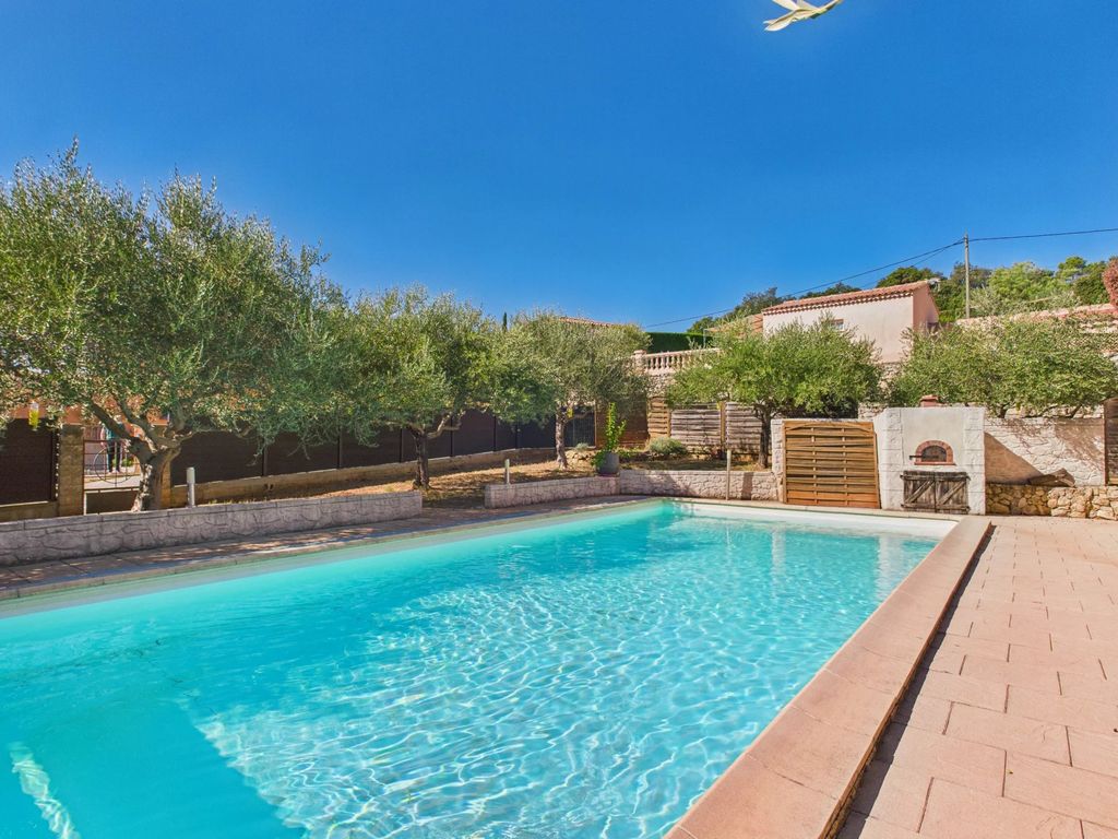 Property photo 2 of 27