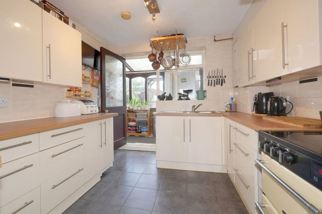 Property photo 2 of 24