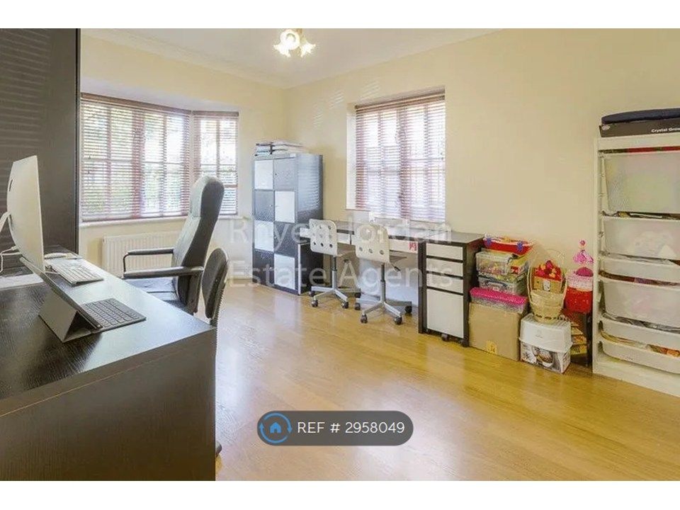 Property photo 2 of 16 Office /Study Room