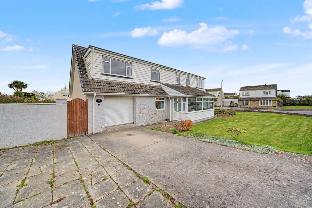 Property photo 2 of 39