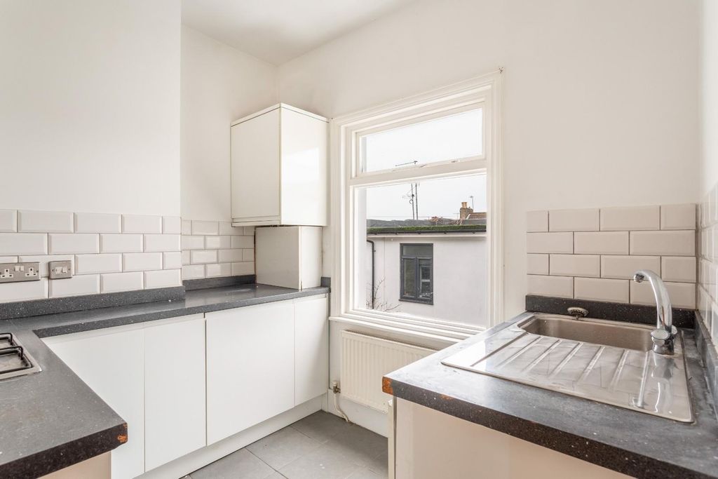 Property photo 2 of 15 Livingstone Road-5.Jpg