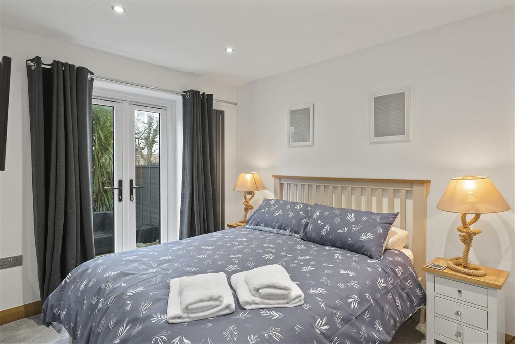 Property photo 3 of 12 Flat 3 Bed 1.Jpg