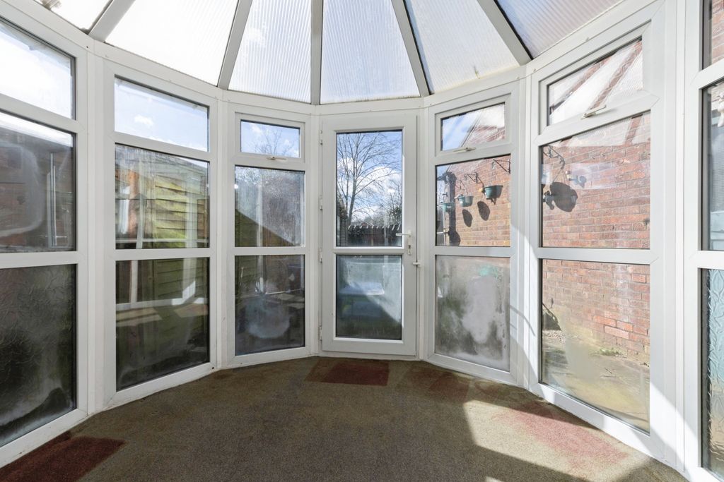 Property photo 3 of 15 Conservatory