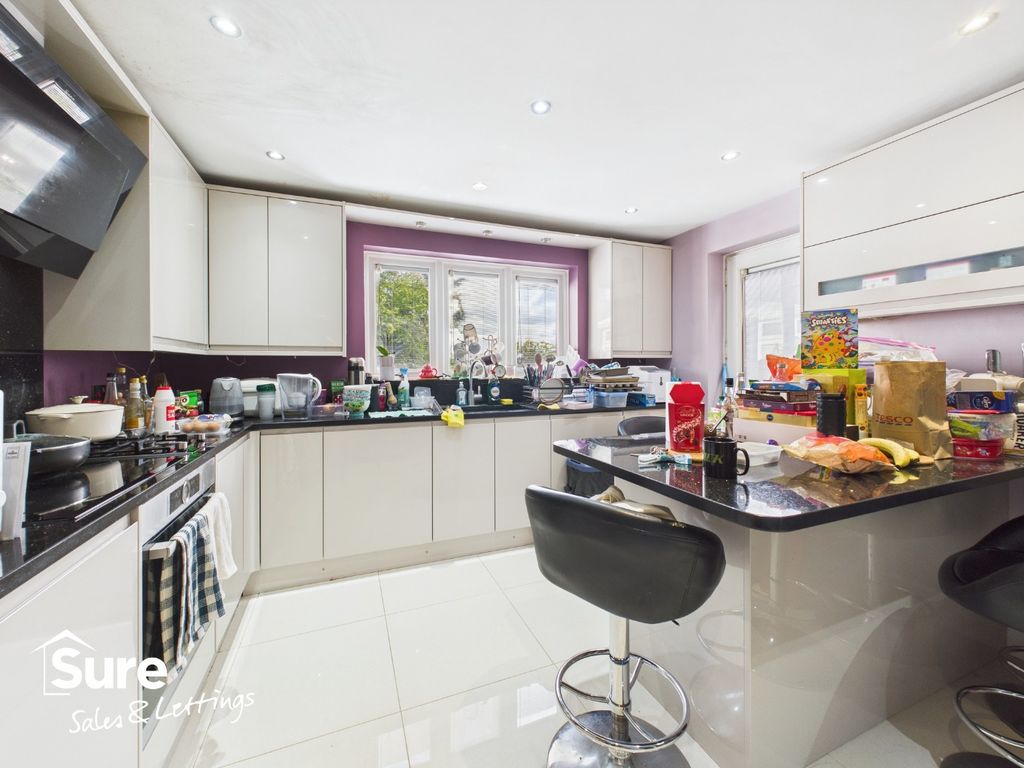 Property photo 2 of 12 1028881