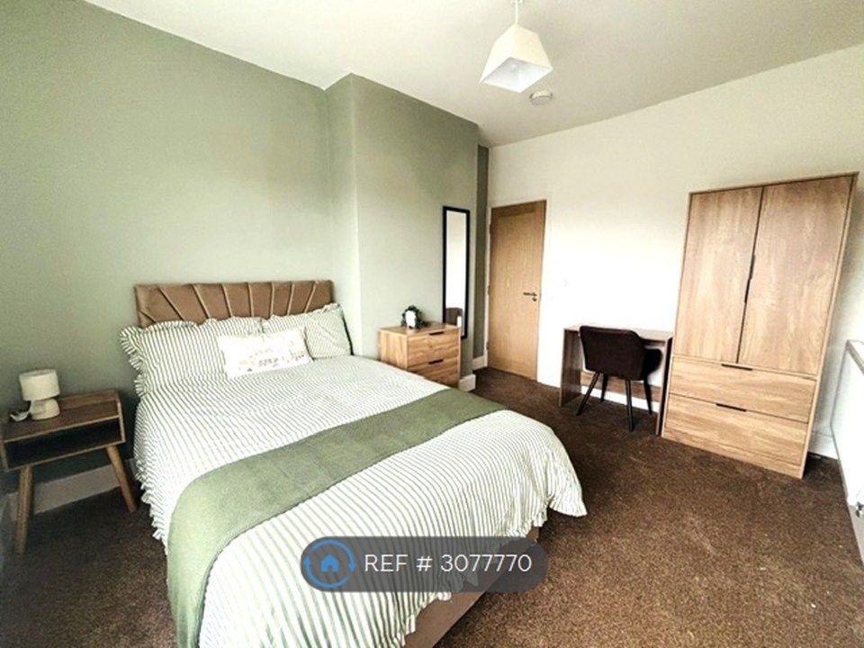 Property photo 1 of 8 Room 1 With Ensuite