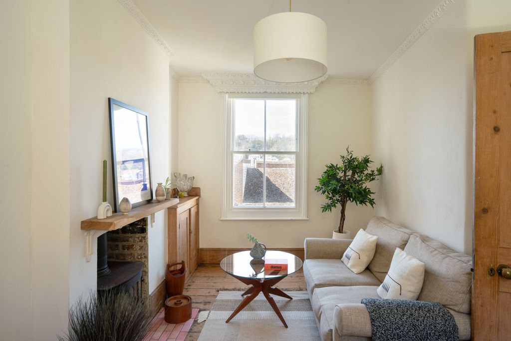 Property photo 1 of 27 274284 - 24-Tackleway-Hastings-003.Jpg