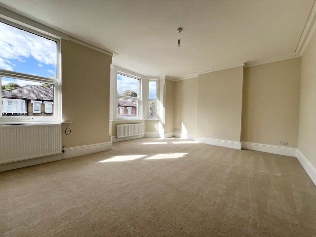 Property photo 2 of 12 6