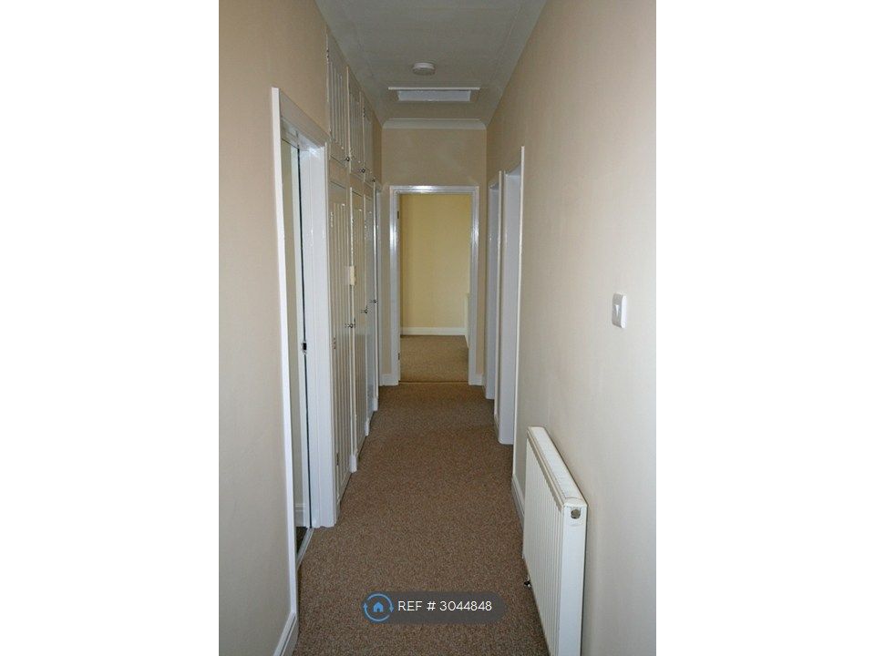 Property photo 3 of 8 Hallway