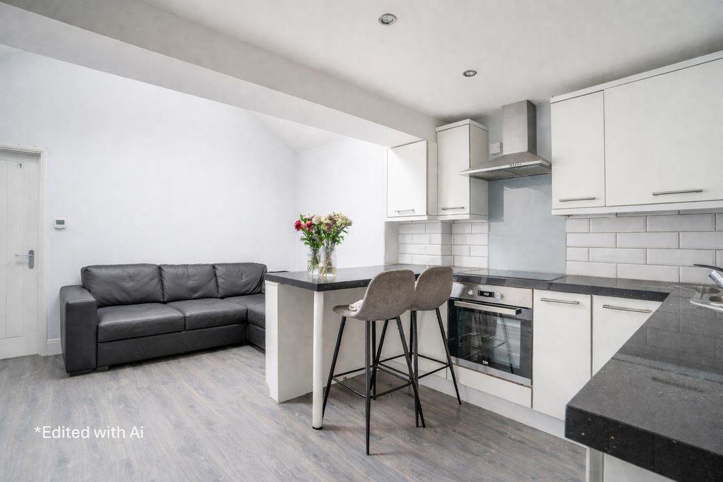 Property photo 3 of 15 Kitchen