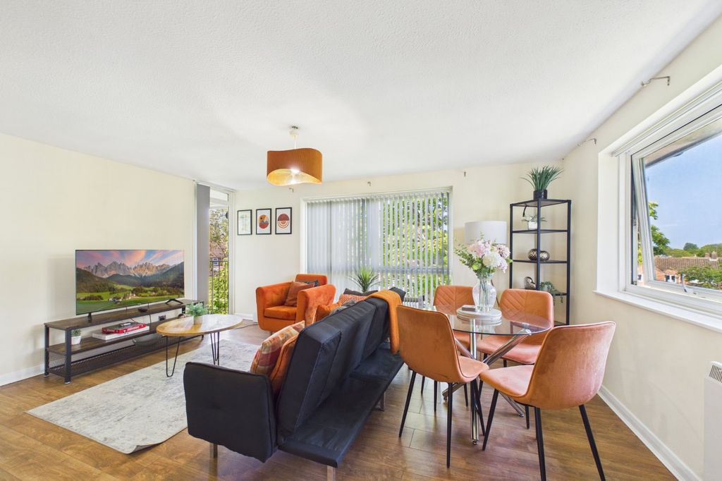 Property photo 2 of 9 Picture No. 12