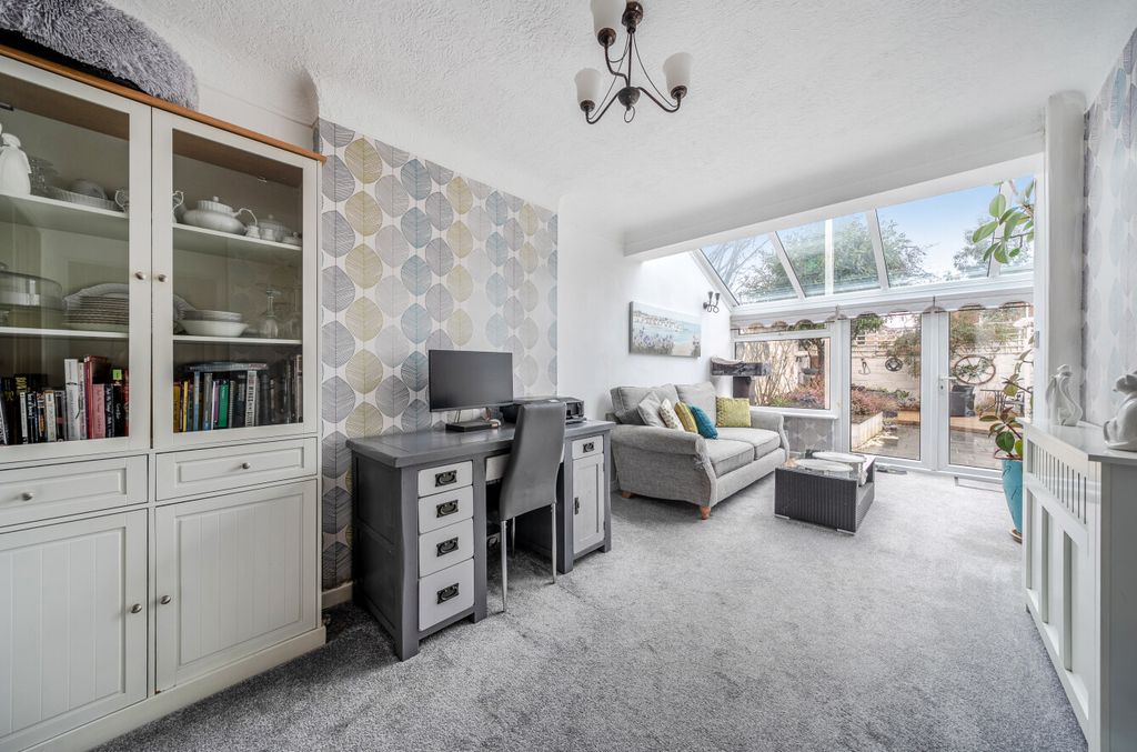 Property photo 3 of 13 1409746-24-698B82...