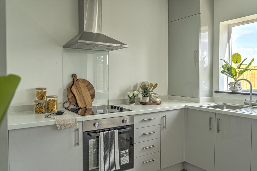 Property photo 3 of 16 Kitchen