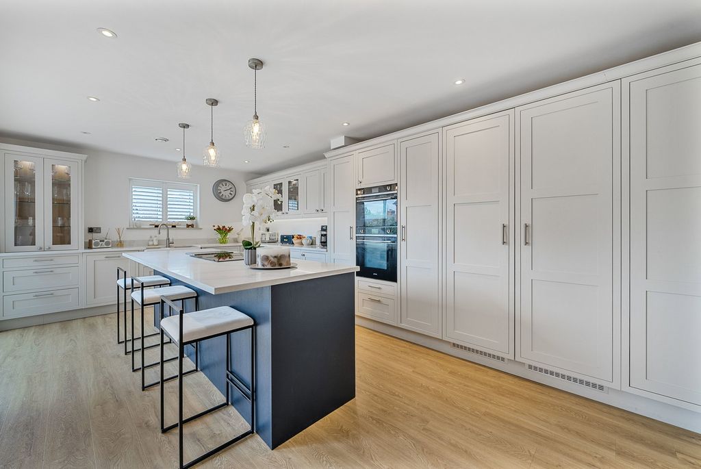 Property photo 2 of 23