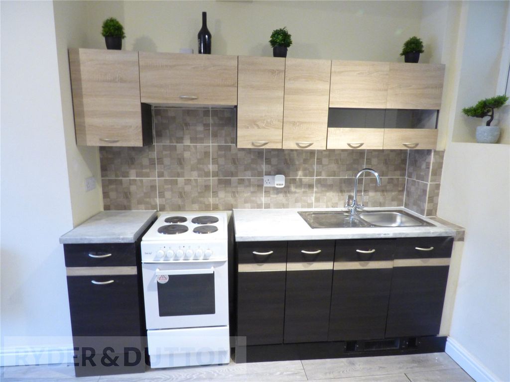 Property photo 3 of 12 Kitchen