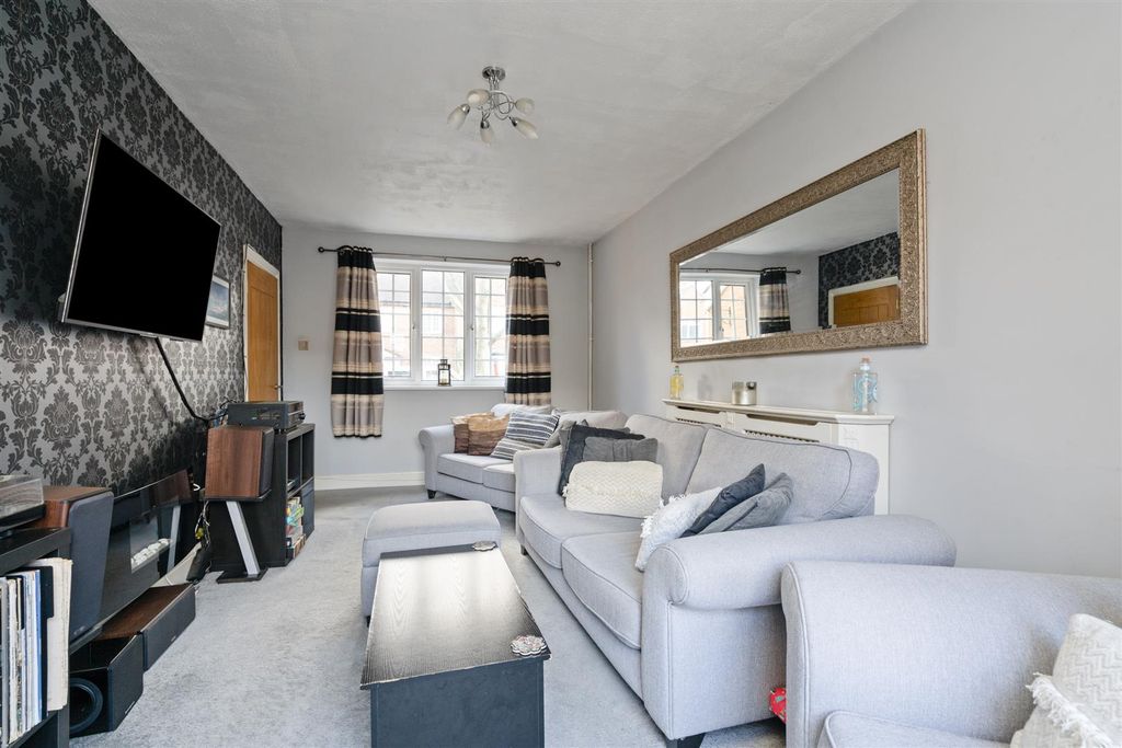 Property photo 3 of 11 23 Madams Hill Road_8.Jpg