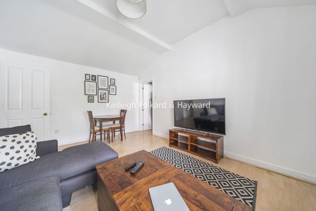 Property photo 1 of 8 Cedd8638-0c48-4F79-A