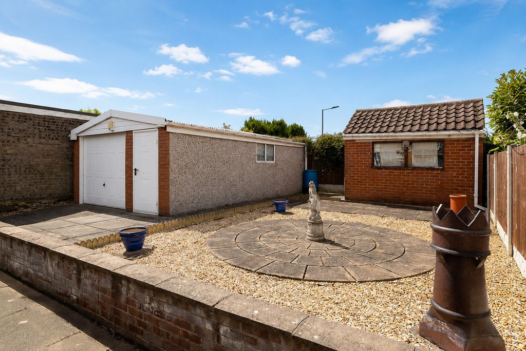 Property photo 2 of 11