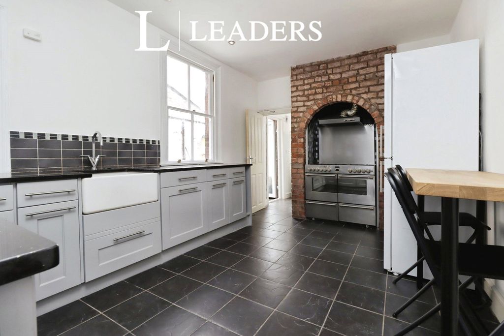 Property photo 2 of 6 Kitchen