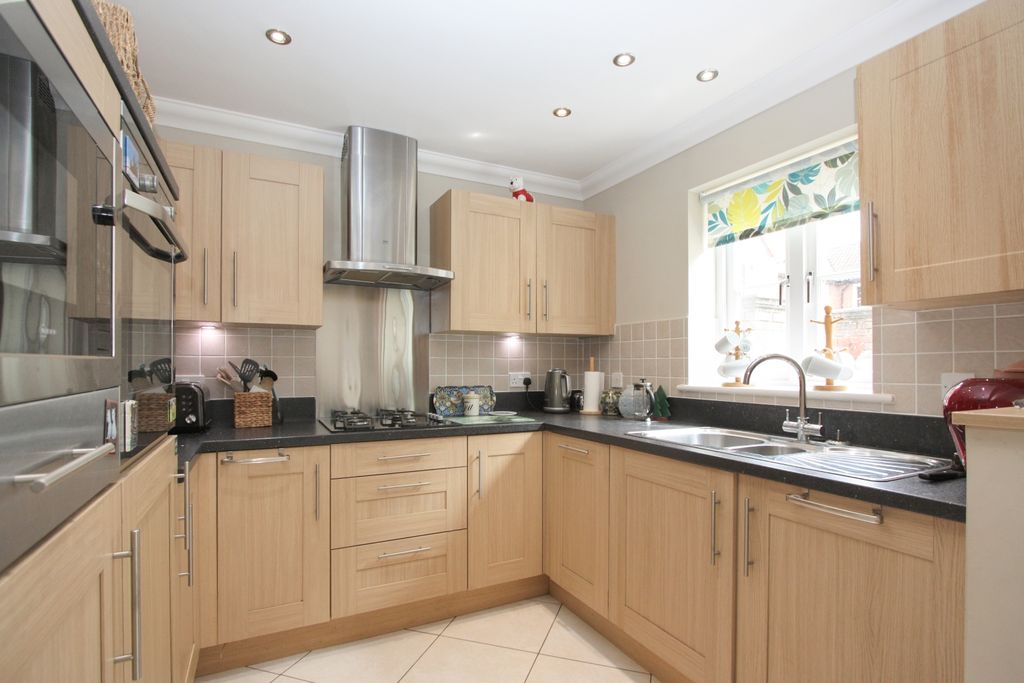 Property photo 3 of 13