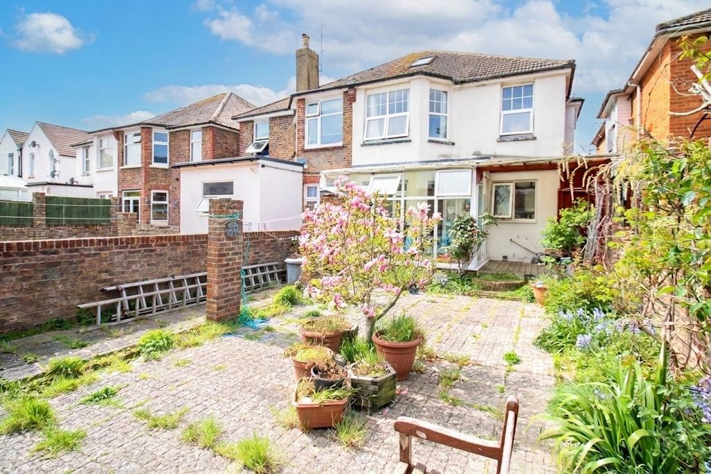 Property photo 2 of 10