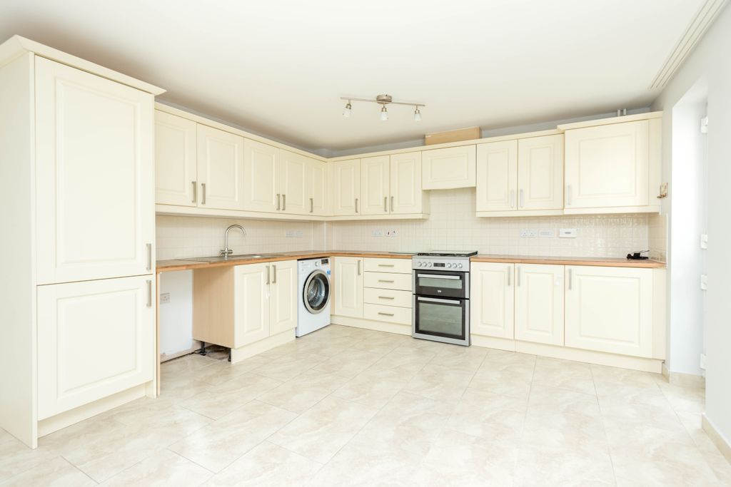 Property photo 2 of 14 Kitchen