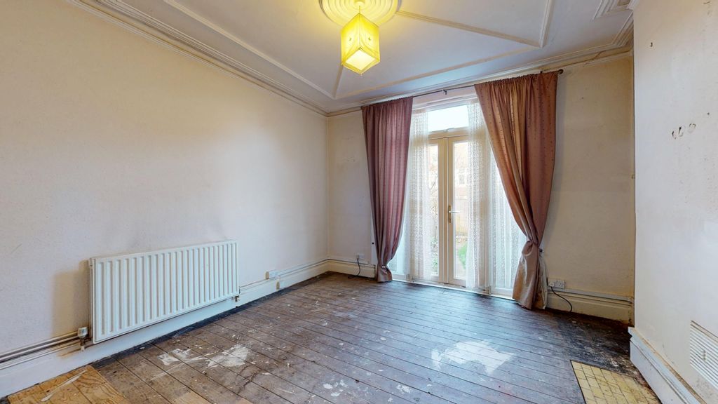 Property photo 3 of 20 Flat A, 45 Parklands Road, Furzedown, London, Sw16 6Tb