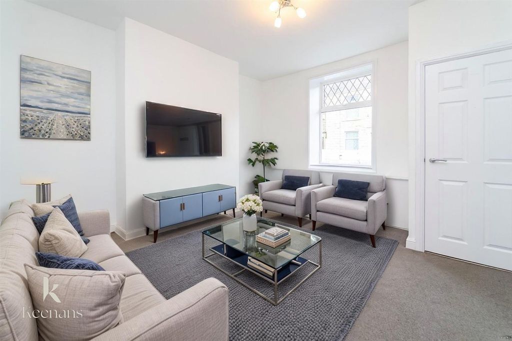 Property photo 2 of 29 Dsc01219 - Living Room - Modern.Jpg