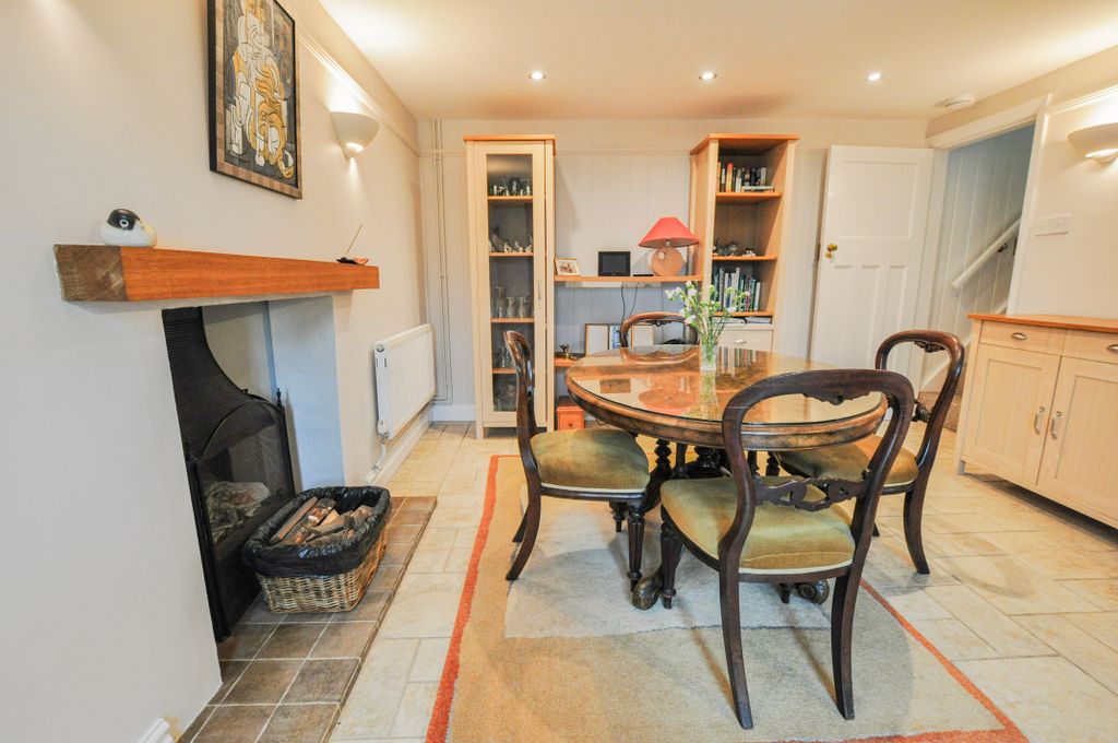 Property photo 2 of 28