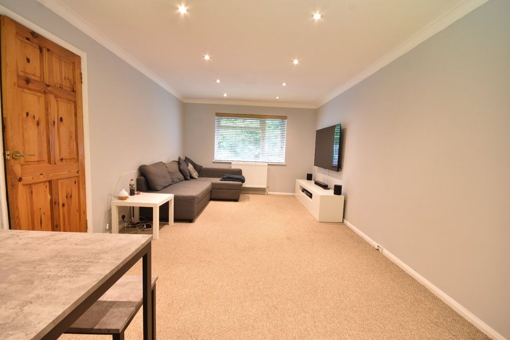 Property photo 2 of 11 Picture No. 18