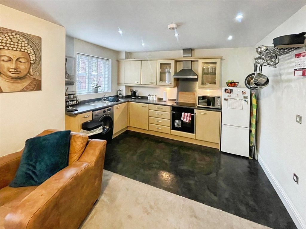 Additional image 4 of 2 bed flat for saleManor Gardens Close, Loughborough, Leicestershire LE11