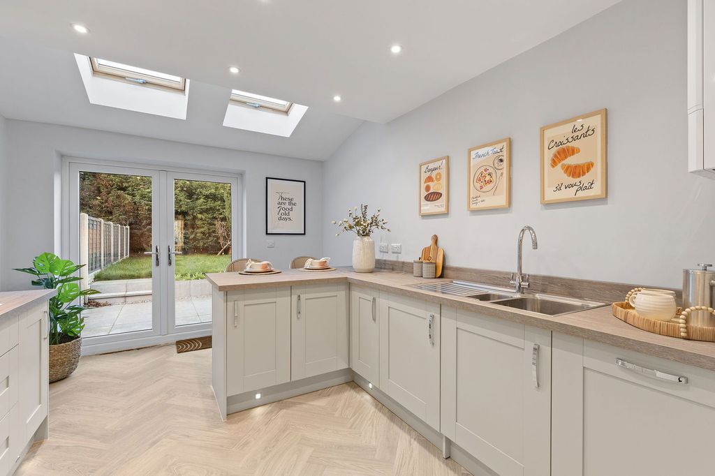 Property photo 2 of 34